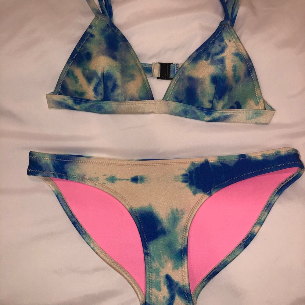 Triangl blue and white bikini set!